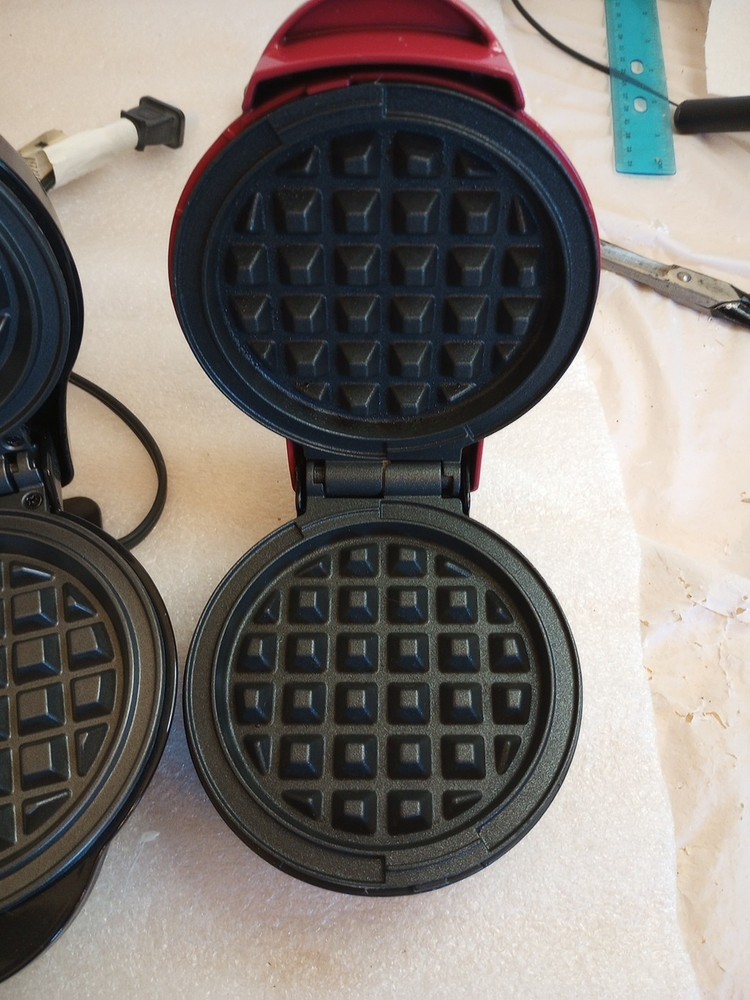 Mini Waffle Maker 3 Mini Waffle Makers Dash Holstein Nostalgia Brands