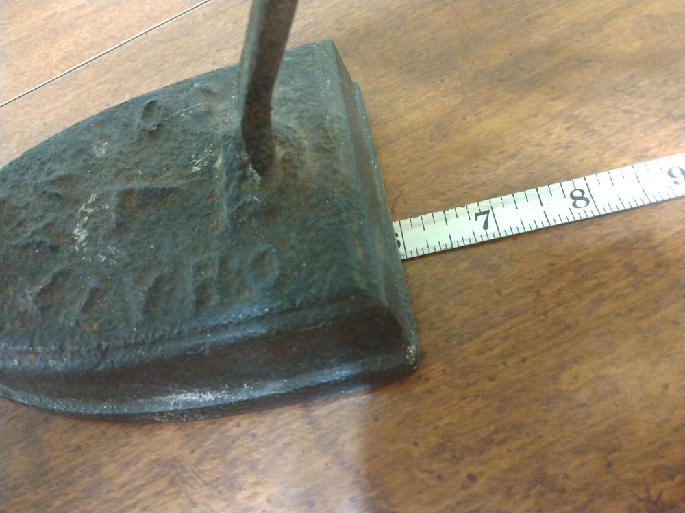 VINTAGE CAST IRON CHATTANOOGA #7 SAD FLAT IRON 