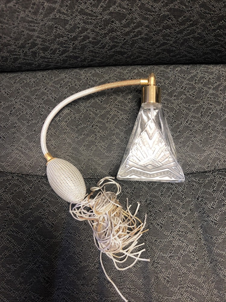 Antiques style perfume spray bootle