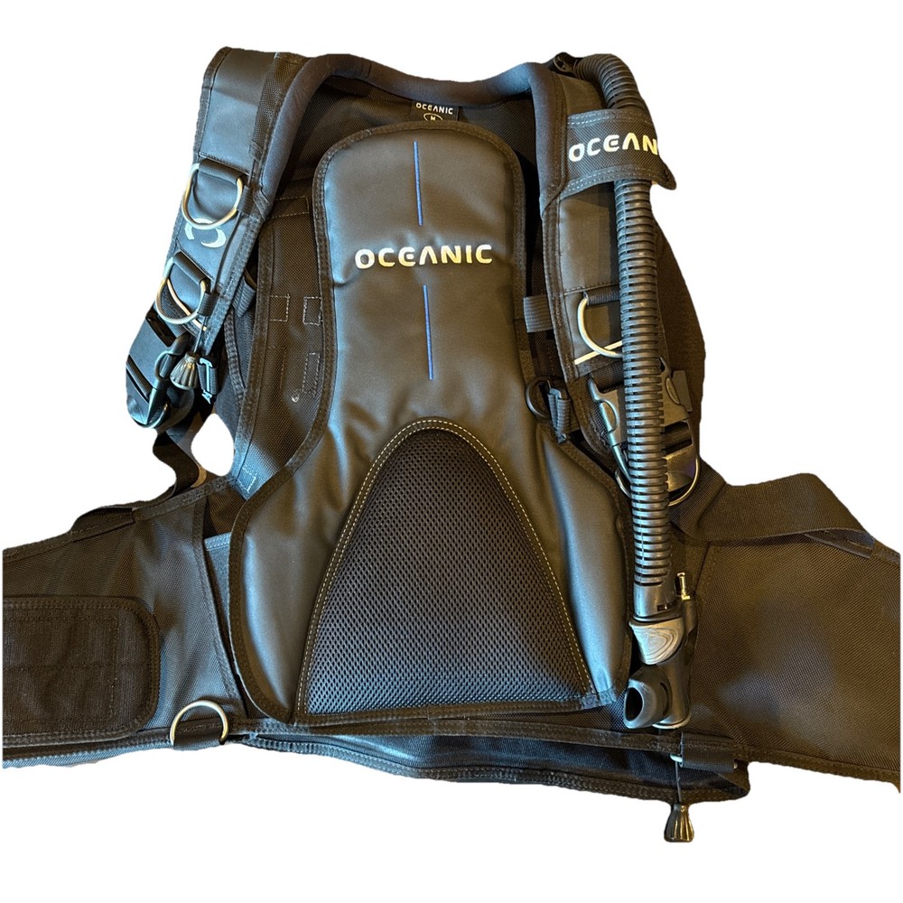 Oceanic Excursion Mens BCD w/ QRL4 - Black/blue- Medium.