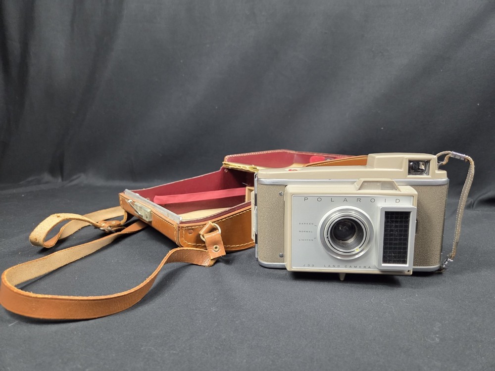 VINTAGE Polaroid J33 Land Camera W/Leather Case Untested