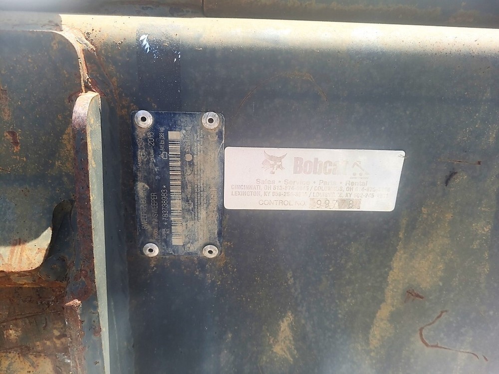 Used 2018 72'' Bobcat Sweeper for Skid Steer Quick Connect Mount