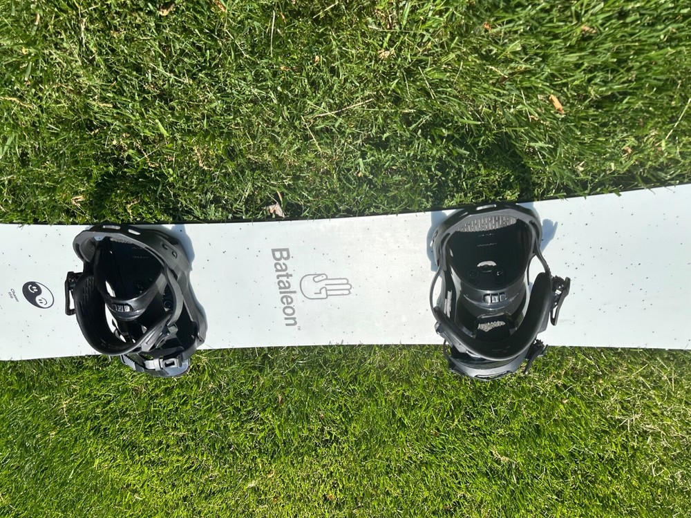 snowboard white and black Bataleon 159 with matching bindings
