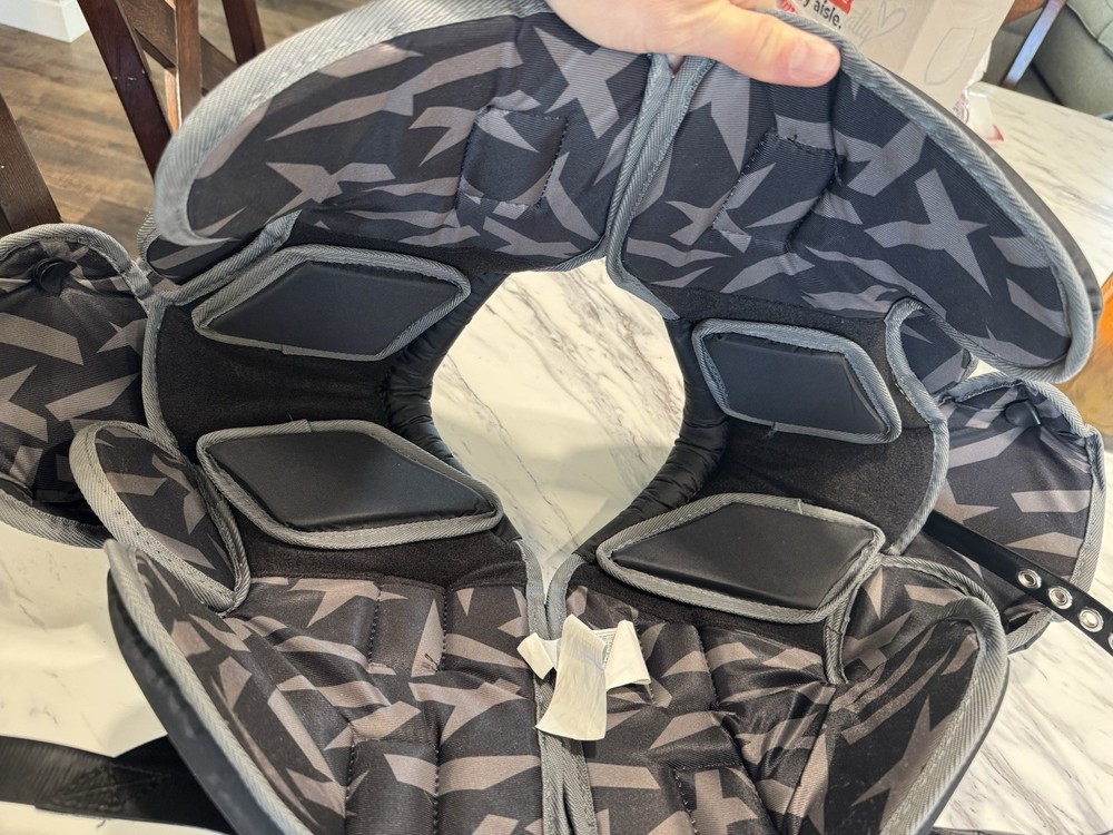 Xénith Pro Skill Black Shoulder Pad Medium
