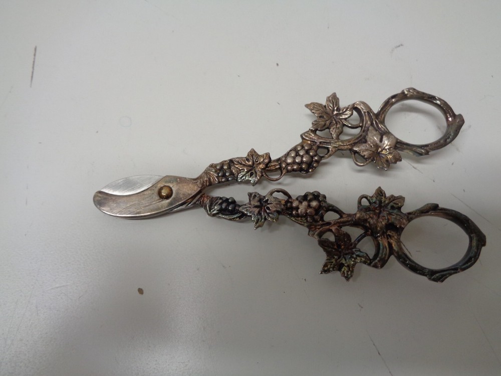 Vintage H HOOYKAAS DUTCH NETHERLANDS SILVER GRAPE LEAF SCISSORS