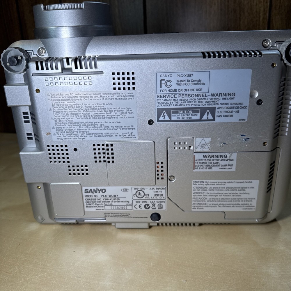 Sanyo PLC-XU87 Pro xtraX Multiverse Projector Home Office