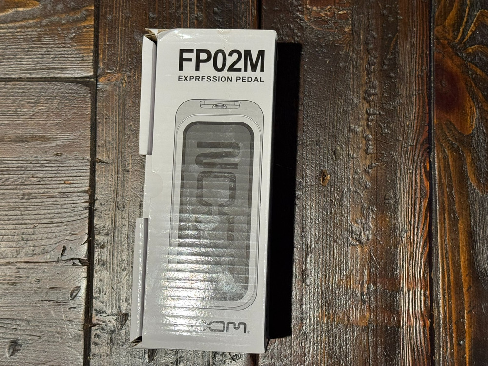 Zoom B6 Bundle: Bass Multi-FX + (BONUS) Wireless App Control & Expression Pedal