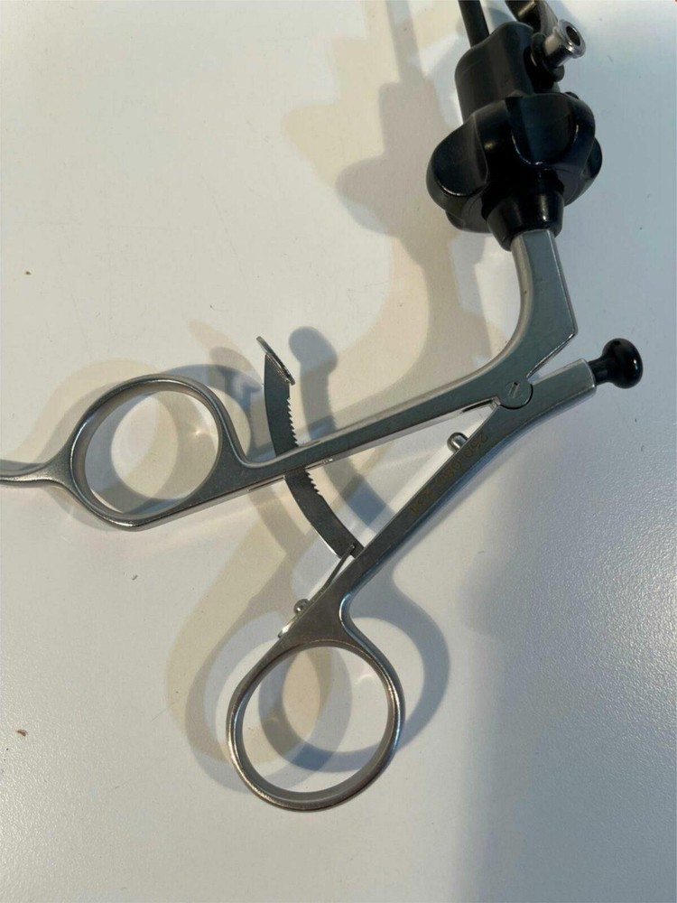 ONE (1) STRYKER Surgical Laparoscopic Grasping Forceps w/Handle & Sheath Only