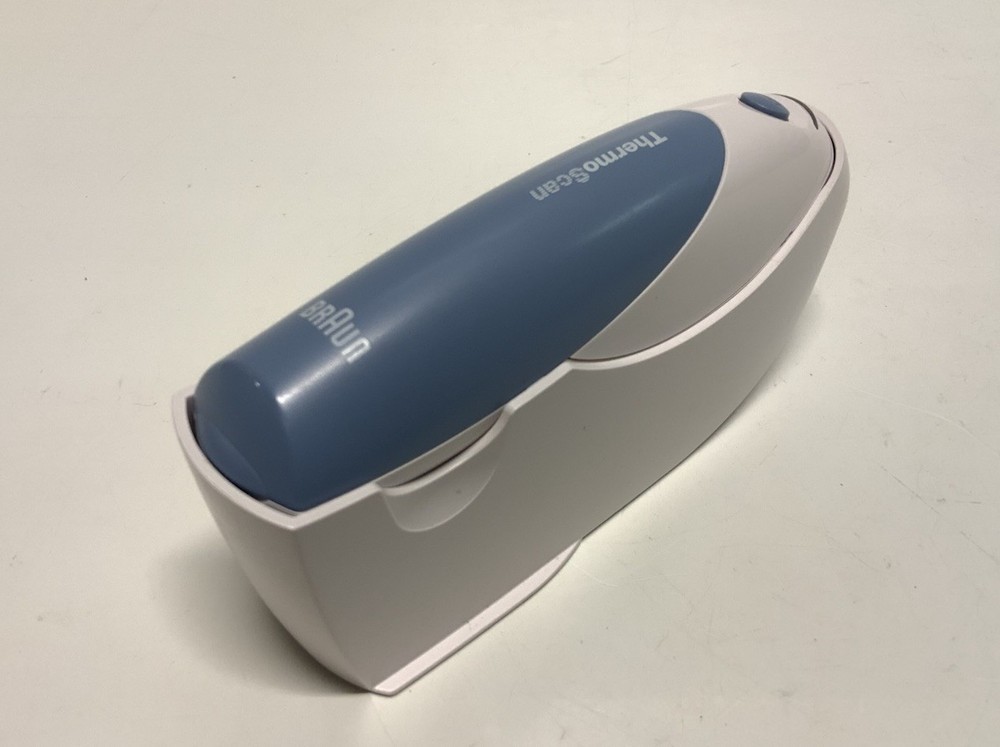 Braun ThermoScan Ear Thermometer Type 6022 Clean/Tested/Working w/ Base