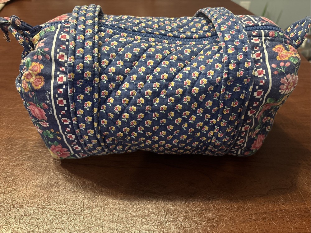 Vera Bradley quilted Shoulder purse. Flower Pattern.