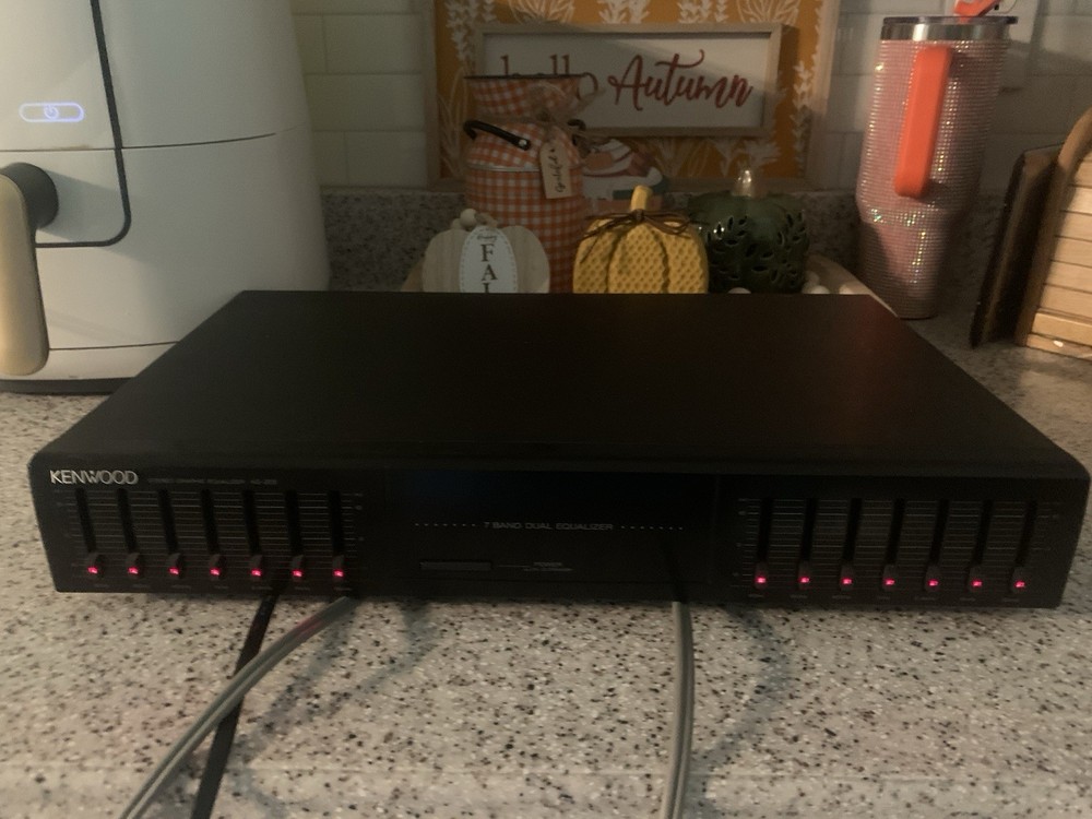 Kenwood KE-205 7-Band Dual Stack Stereo Equalizer POWERS ON