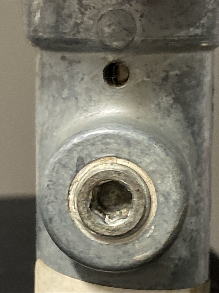 H2490T Bendix Control Valve with Flipper Switch (Old Stock)
