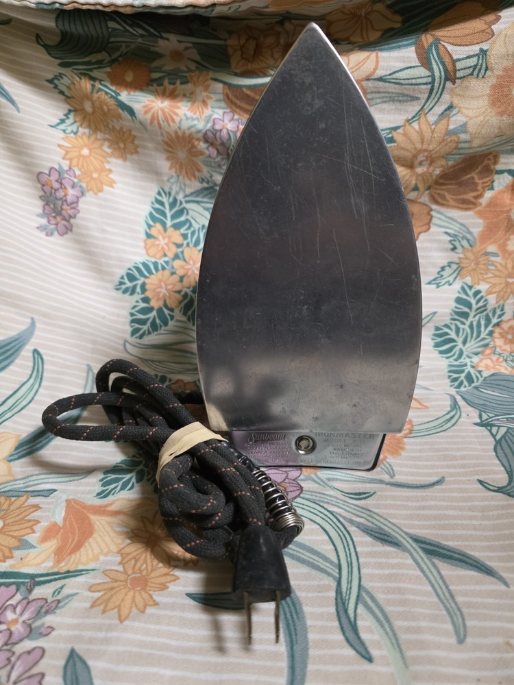Vintage 1960s Sunbeam Iron