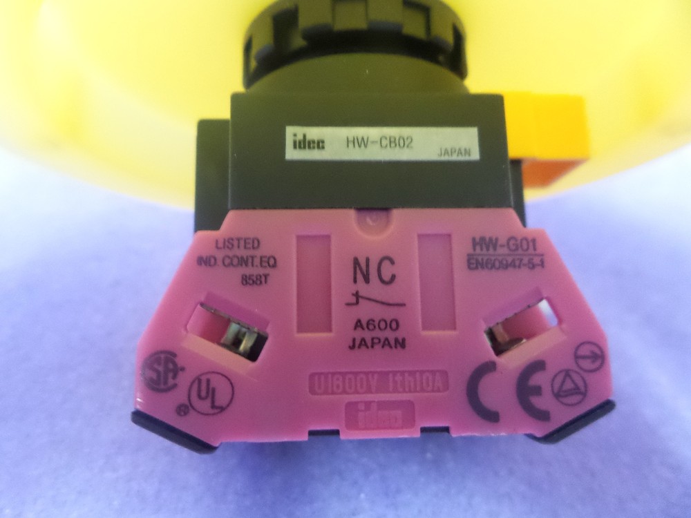 IDEC HW-CB02 PUSH BUTTON, USED