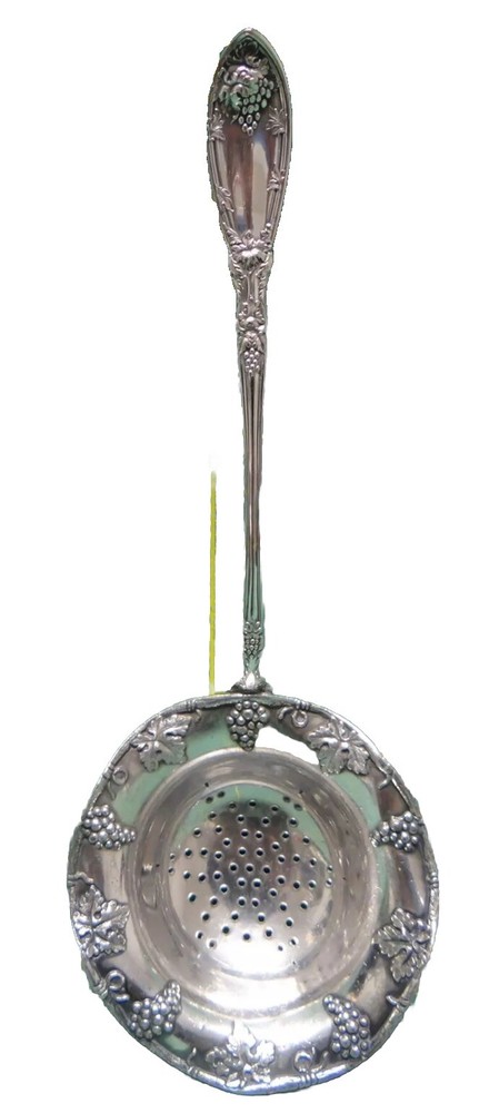 Rogers A1 Silver Plate La Vigne Over Cup Tea Spoon Berry Spoon Grape Pattern
