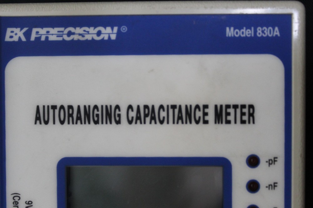 BK PRECISION Model 830A AUTORANGING CAPACITANCE METER w/ Case