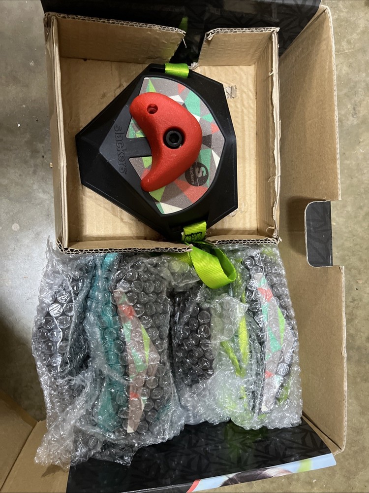 SLACKERS TREE CLIMBERS. AGES 5+