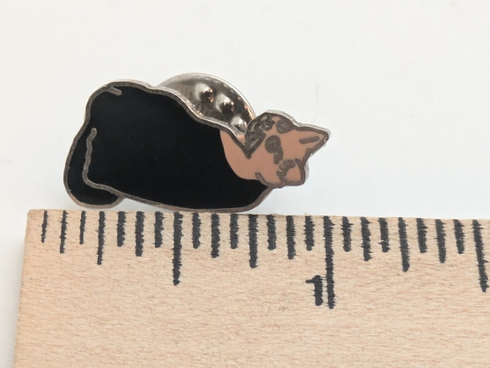 Sitting Cat Small Tack Lapel Pin