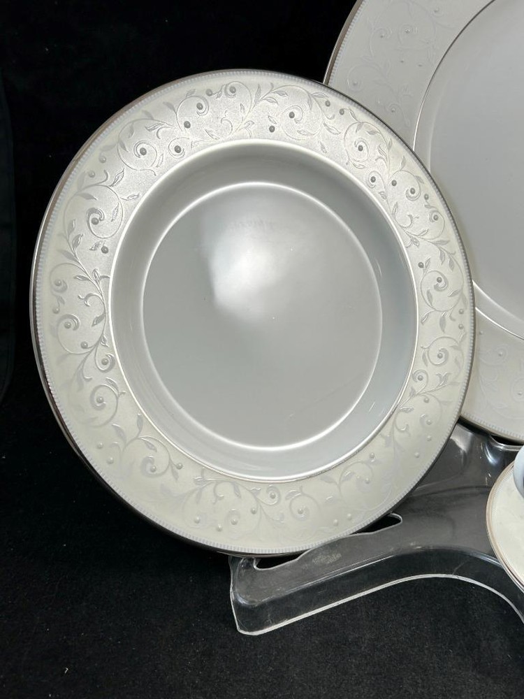 Lenox Opal Innocence 5 Piece Place Setting