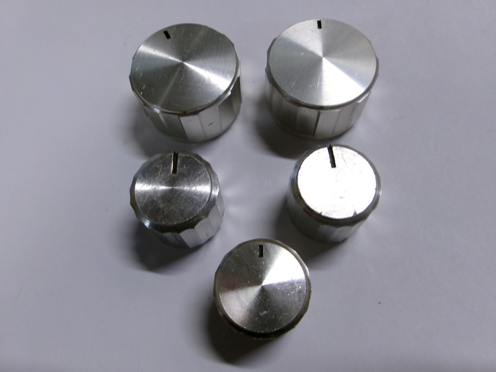 5 VINTAGE ALUMINUM CONTROL KNOBS
