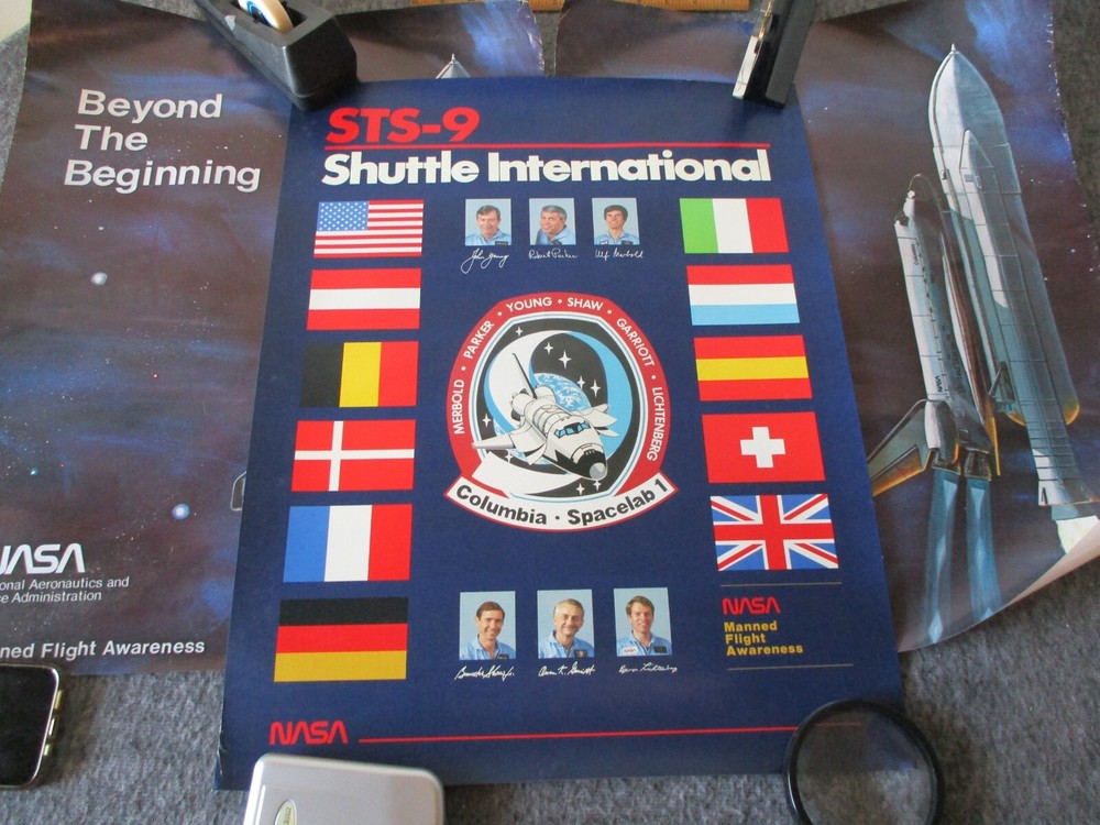 NASA SPACE SHUTTLE COCKPIT/MANNED FLIGHT BEYOND THE BEGINNING/STS9 POSTERS SET4