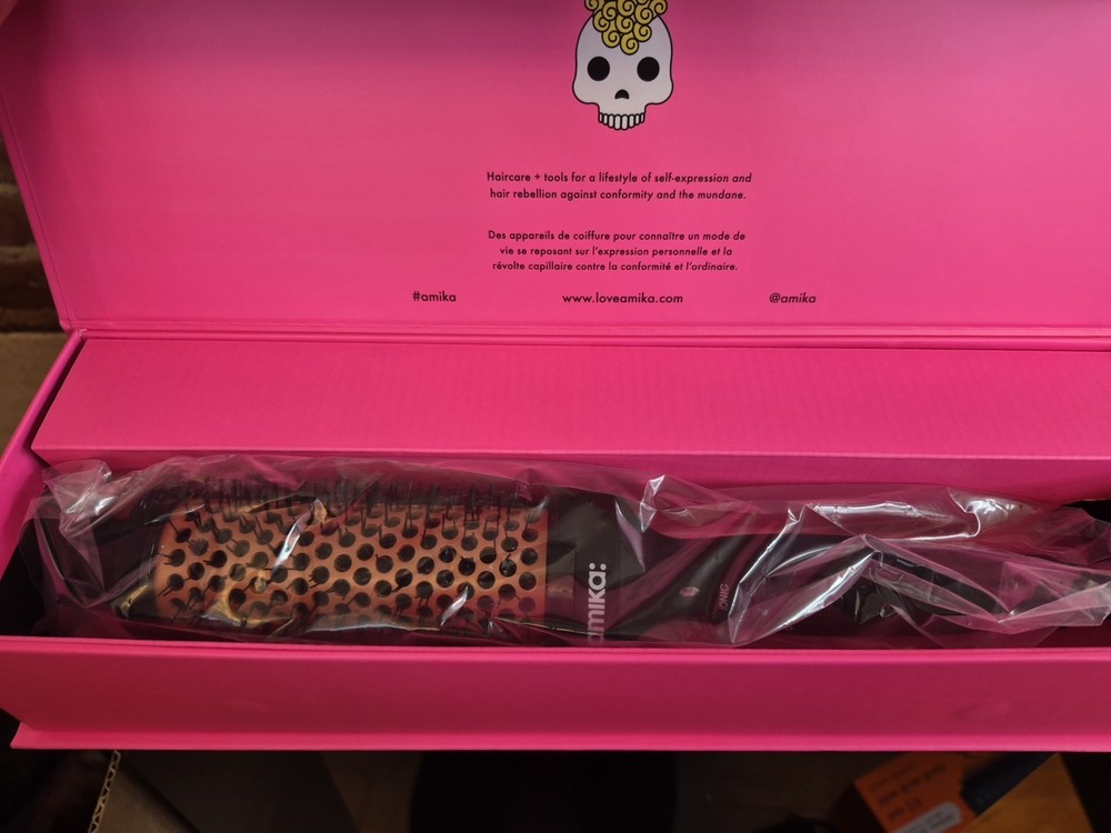 Amika: Blowout Babe Thermal Brush