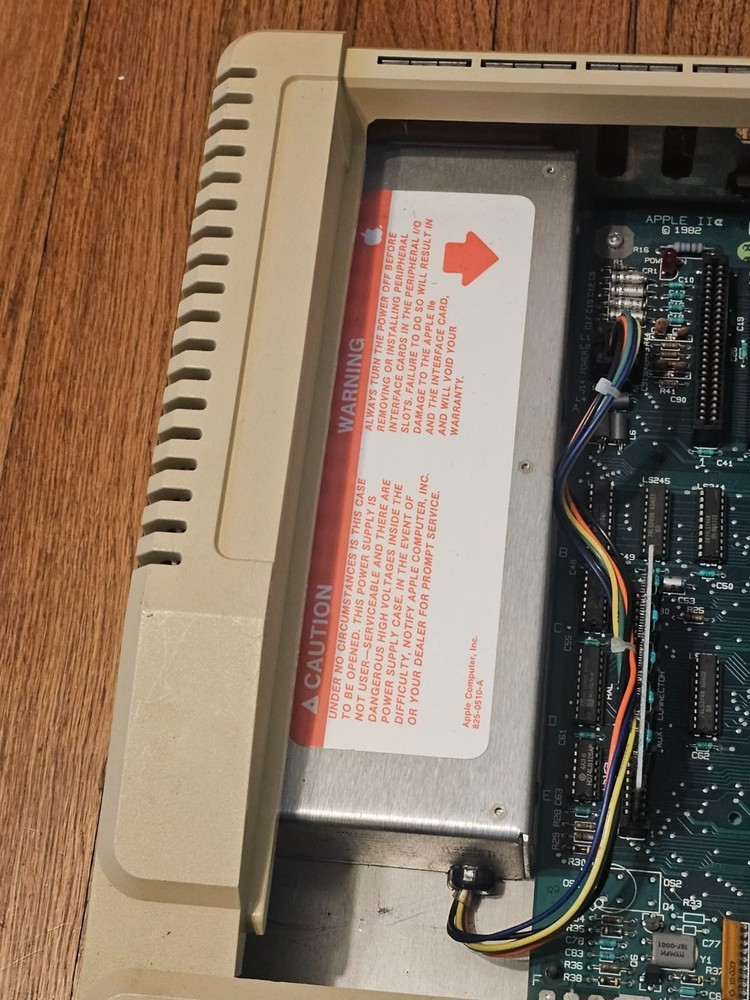 Vintage APPLE IIe A2S2064 Desktop Computer Clean - Tech Special Powers Beeps