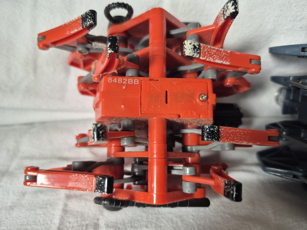 2 Hexbug Battle Ground Tarantula Bot Only red and grey
