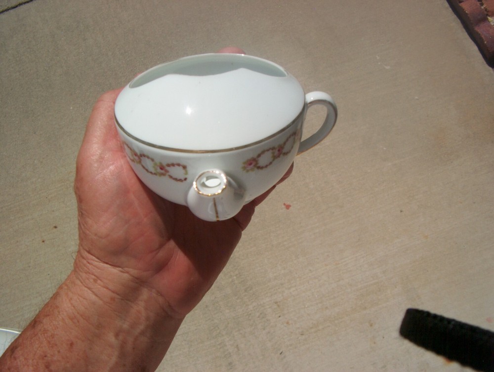VINTAGE SICK CUP INVALID FEEDER VICTORIA AUSTRIA