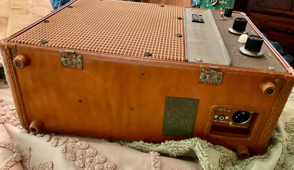 Vtg AMPEX 620 Amplifier Speaker in Case powers up not fully tested