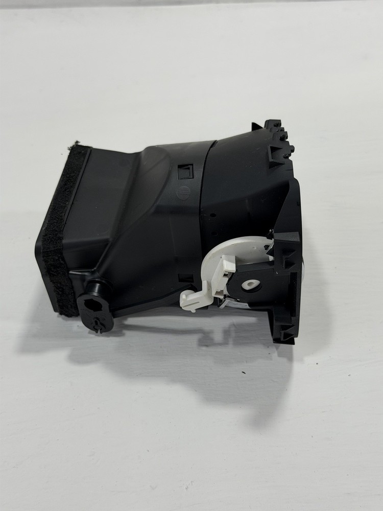 2017 - 2020 Jeep Renegade Dash Air Vent Left Driver OEM