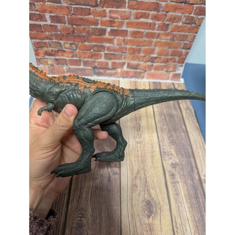 Jurassic World Carnotaurus Owen Escape Pack