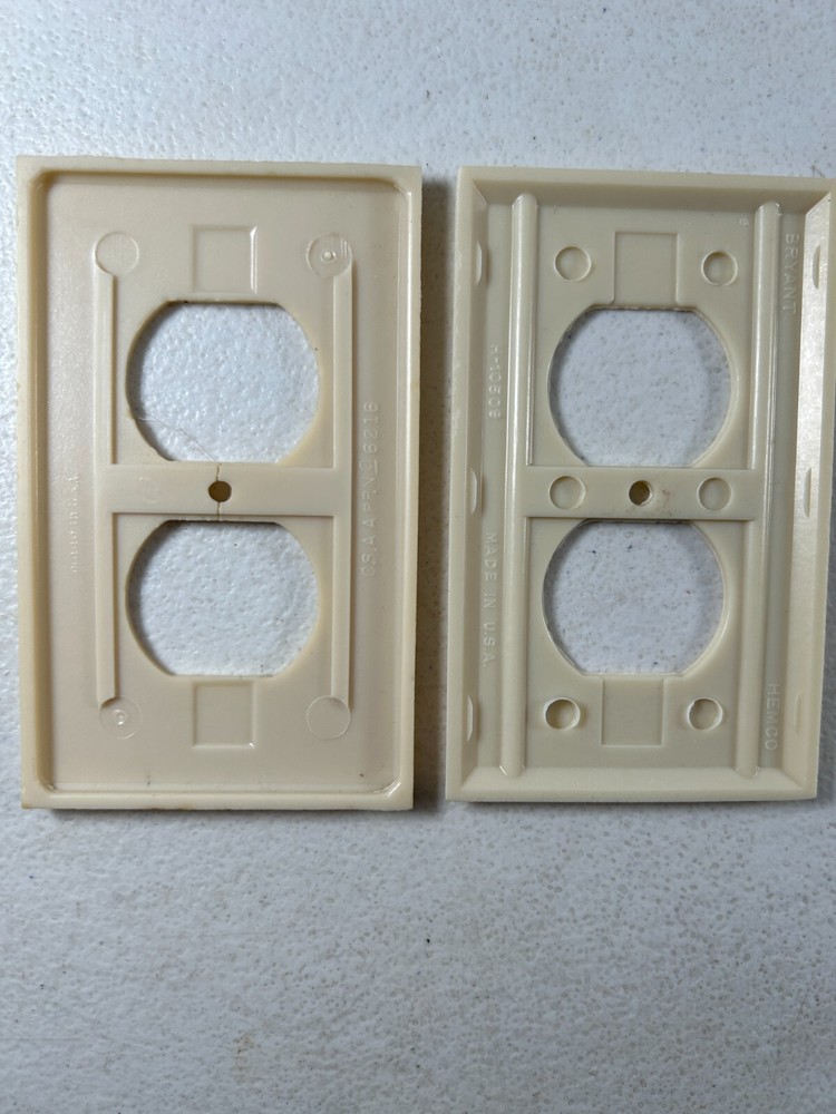 2 Vintage Ivory Plastic Ribbed Switchplates Light Switch Covers