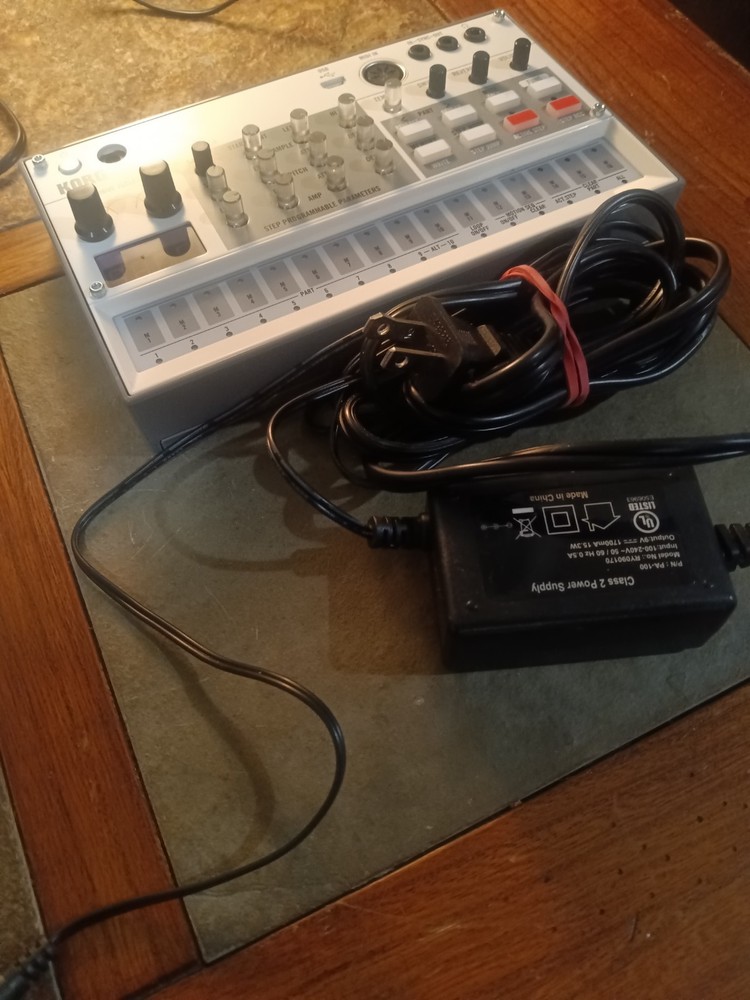 Korg Volca Sample Digital Sampler & Sequencer