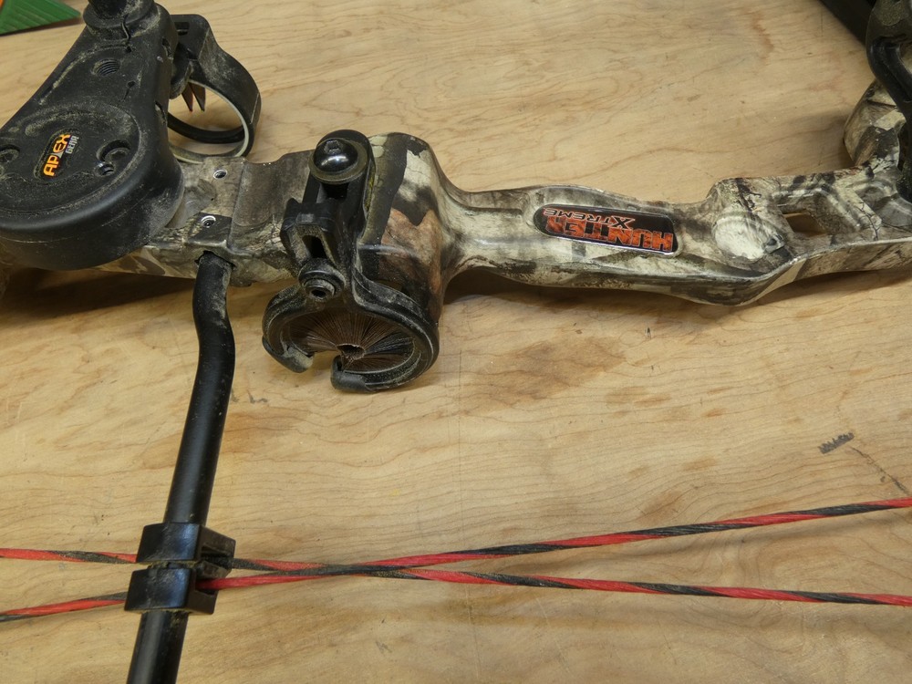 Barnett Archery Hunter XTreme Right Hand Compound Bow Setup Arrows Release +