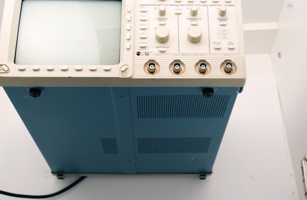 Tektronix TDS 420 Digital Oscilloscope 150MHz 4-Ch – Powers On, Errors, AS-IS...