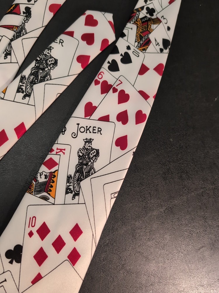 MAGICIAN'S TIE - Magic Playing Cards Design