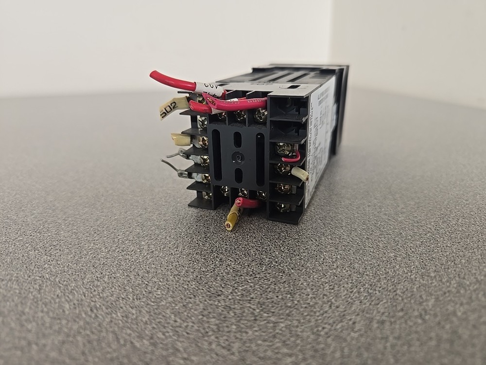 WEST 6100+ Model P6101 Temperature Controller 120-240VAC 24VDC