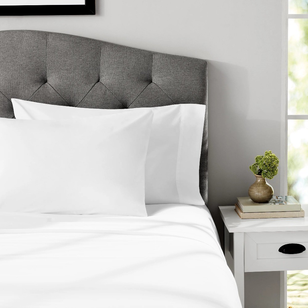 White Cotton Blend Percale Pillowcase Set Standard Queen 2-Piece 300 Thread