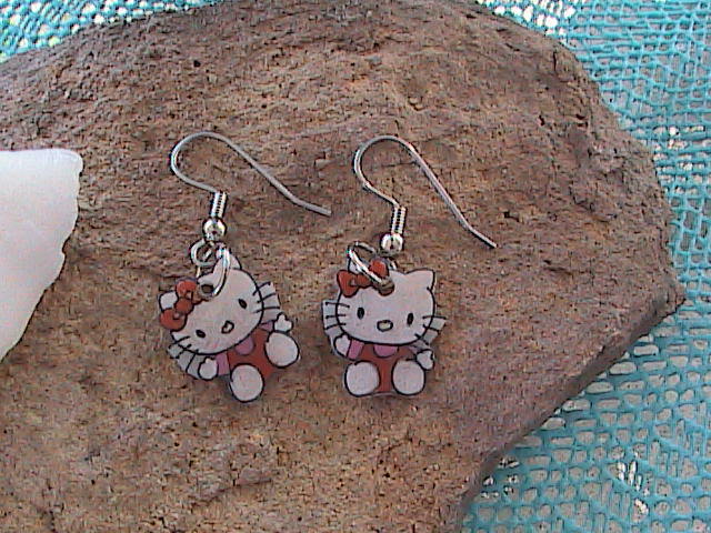 Hello Kitty Dangle Earrings - Sitting