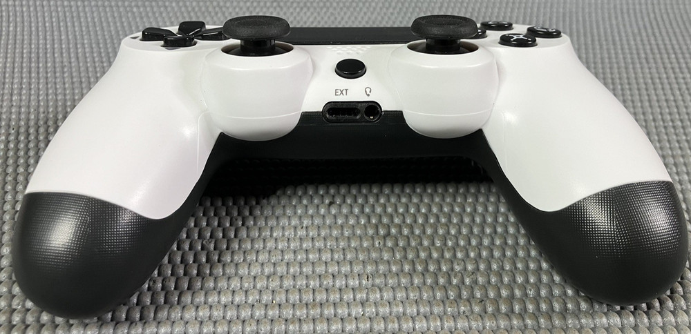 Wireless PS4 Controller by ZR Computer Entertainment White - Tested
