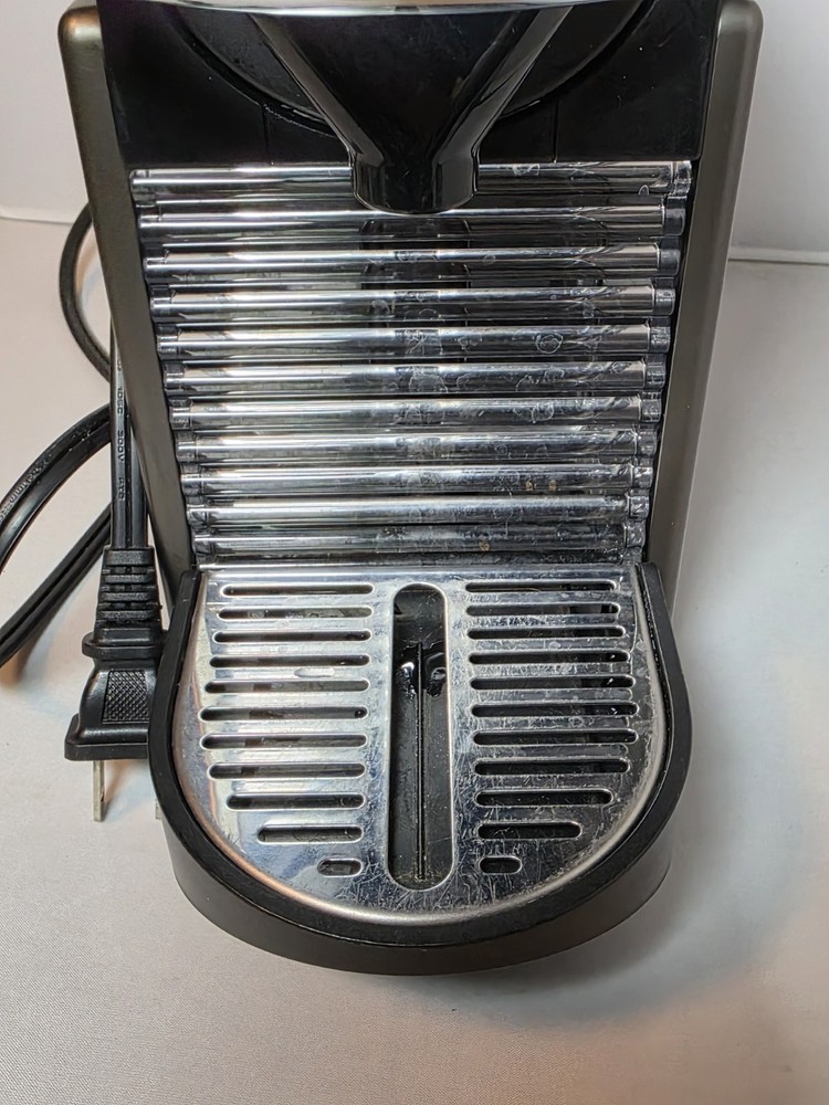 Nespresso Pixie Type C60 Espresso Coffee Pod Machine Maker & Descaling Kit