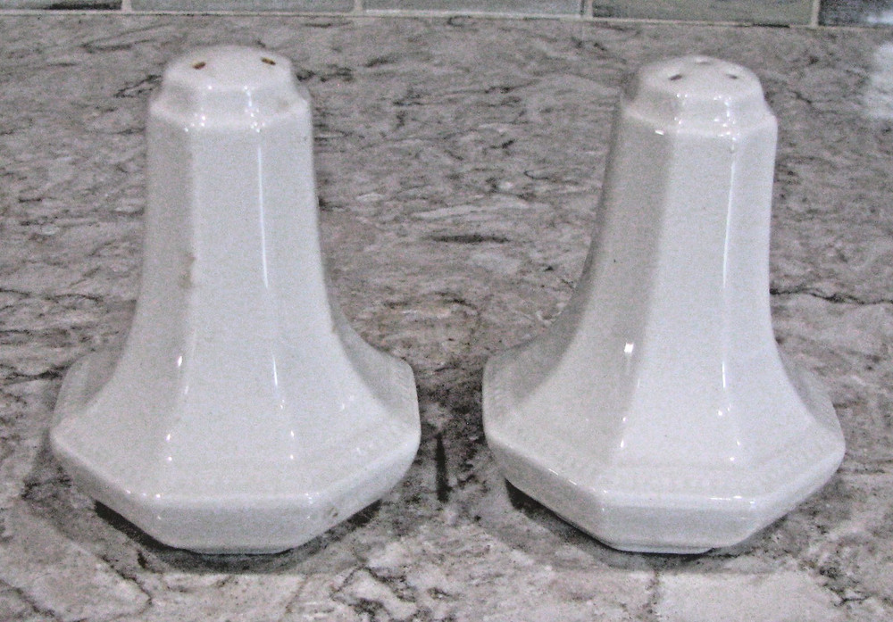 Johnson Brothers, Heritage White, Salt & Pepper, Octangular, England, 3.75"