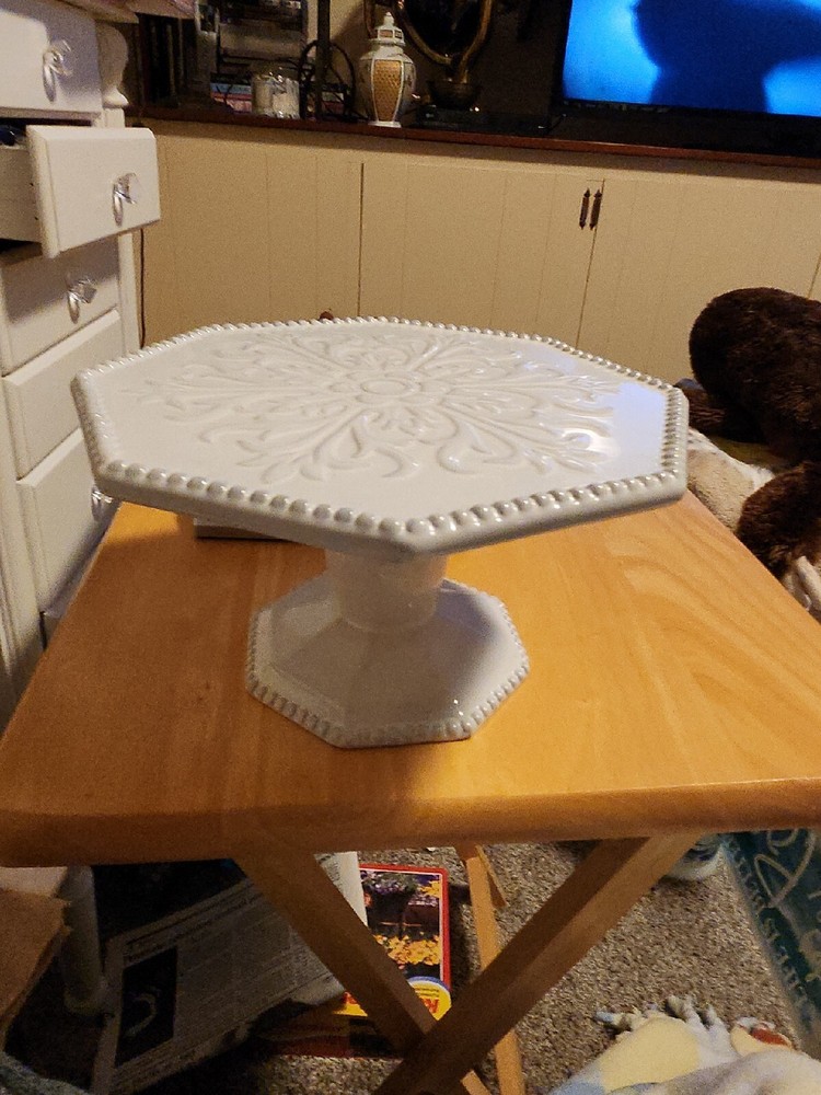 Silvestri Ivory Cake Stand