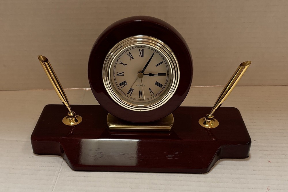 Desktop Quartz Clock With Pen Holders Tabletop Decoration
