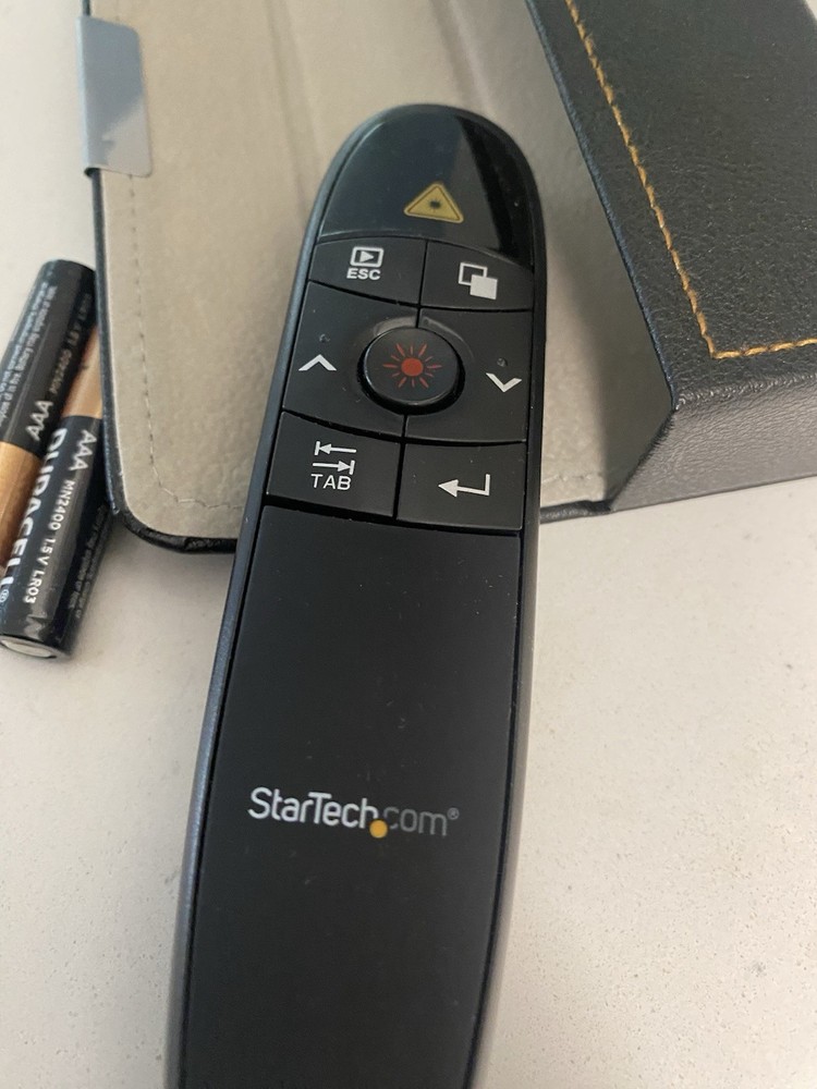StarTech Wireless Presentation Remote With red Laser Pointer - 90ft (27m)