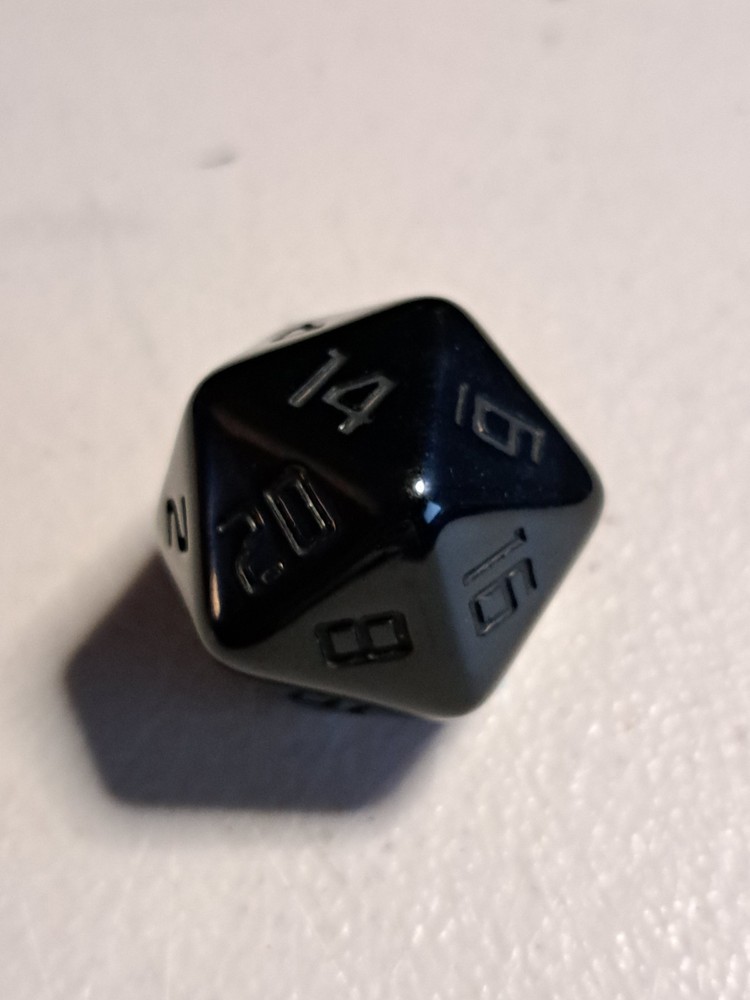D20 Chonk Black UNINKED