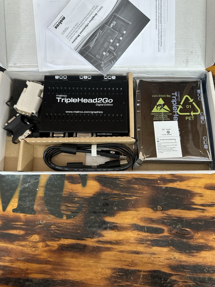 2-Matrox TripleHead2Go Digital Edition Multi-Display Adapter