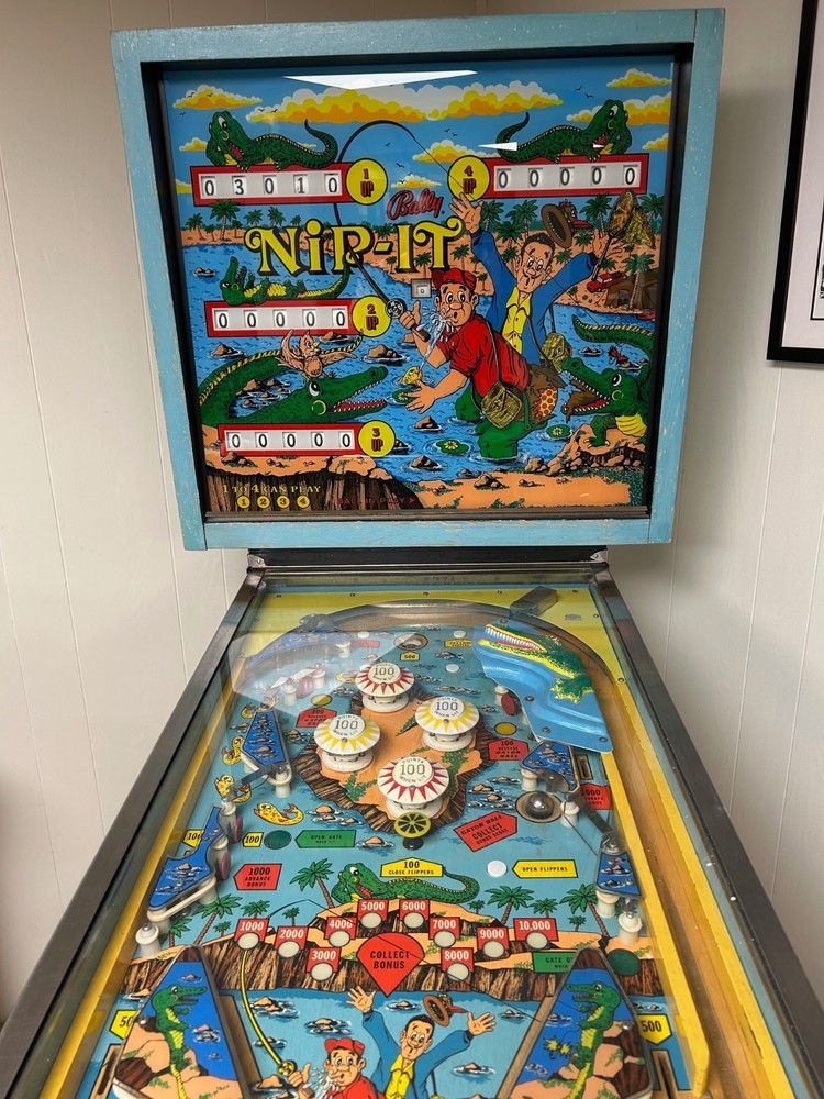 NIP-IT Pinball Machine 1973 works great.