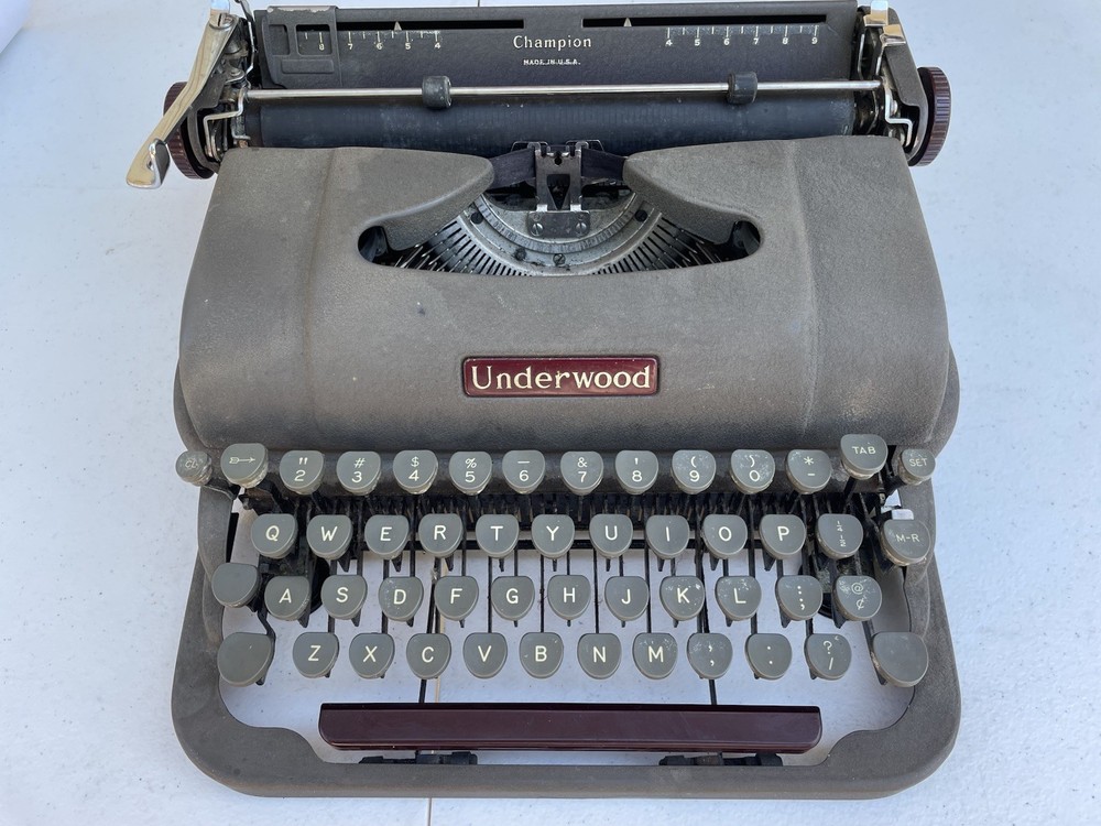 Underwood Champion Typewriter With Case - Read Description